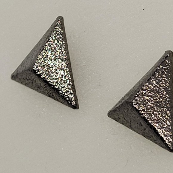 Jewelry - Earrings Triangle 3D shape Stud E_OT0008.